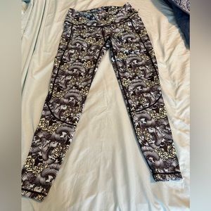 Feed me fight me, large, excellent condition!